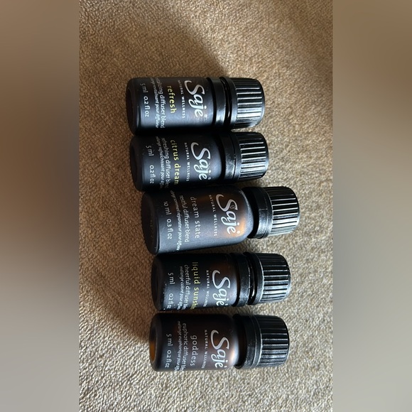 Saje essential oils + diffuser - Picture 2 of 2